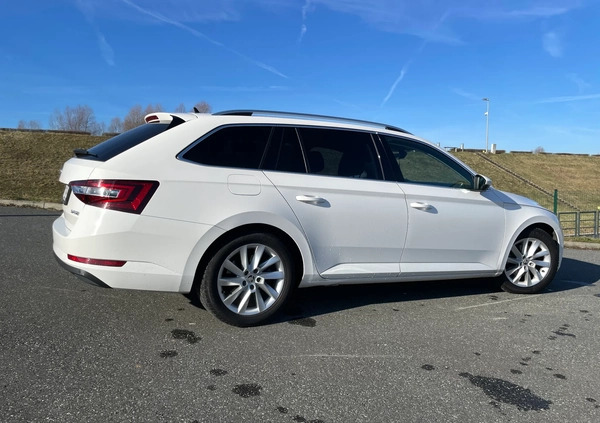 Skoda Superb cena 83000 przebieg: 142500, rok produkcji 2018 z Nysa małe 436